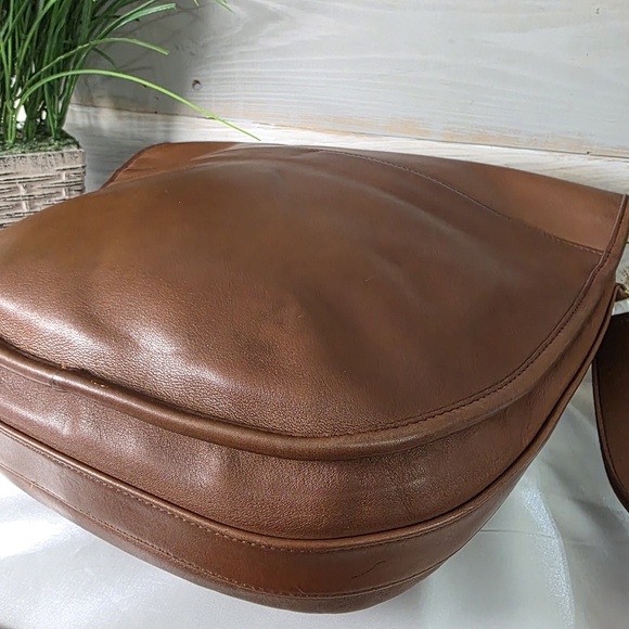 Vintage Coach Large Paris Honey or Saddle Tan Leather Crossbody Bag - Picture 8 of 17